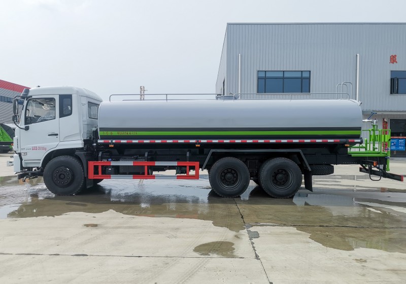 Dongfeng K6 water sprinkler truck - rear double axle - volume 20 square meters