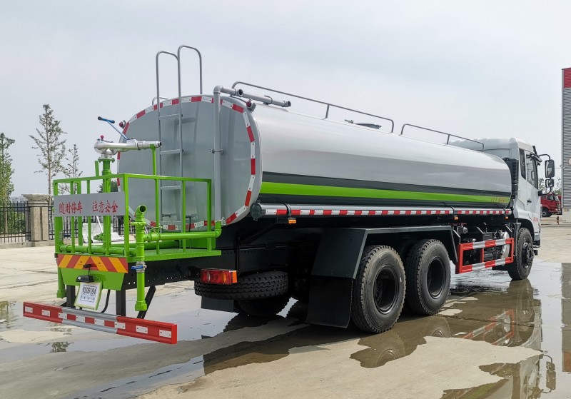 Dongfeng K6 water sprinkler truck - rear double axle - volume 20 square meters