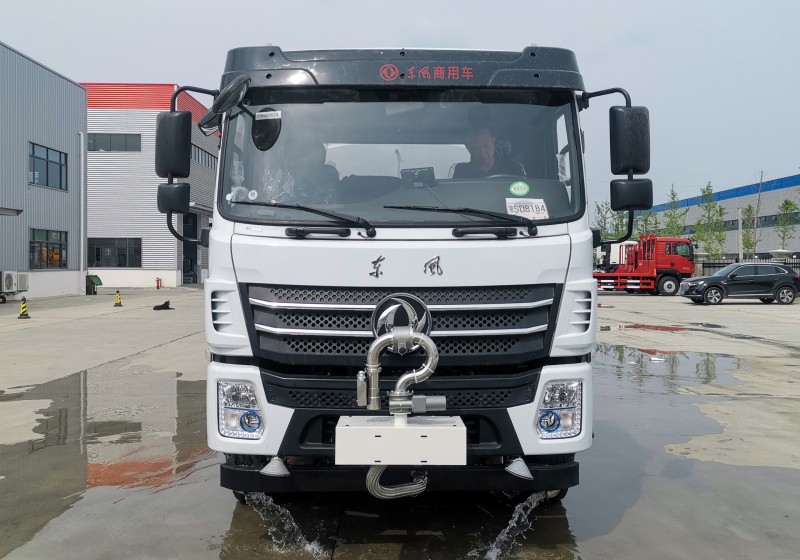 Dongfeng K6 water sprinkler truck - rear double axle - volume 20 square meters