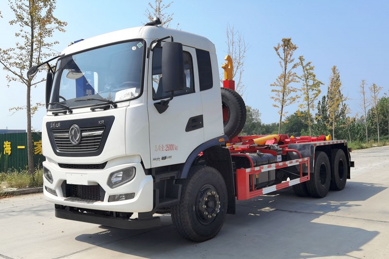 Dongfeng Tianjin Hooked Truck - Rear Double Axle