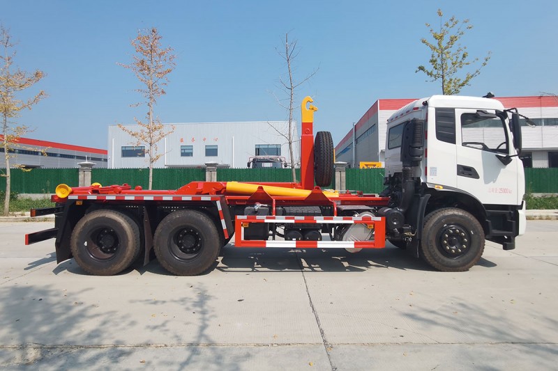 Dongfeng Tianjin Hooked Truck - Rear Double Axle