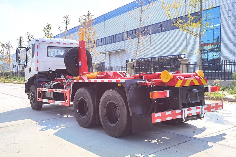 Dongfeng Tianjin Hooked Truck - Rear Double Axle