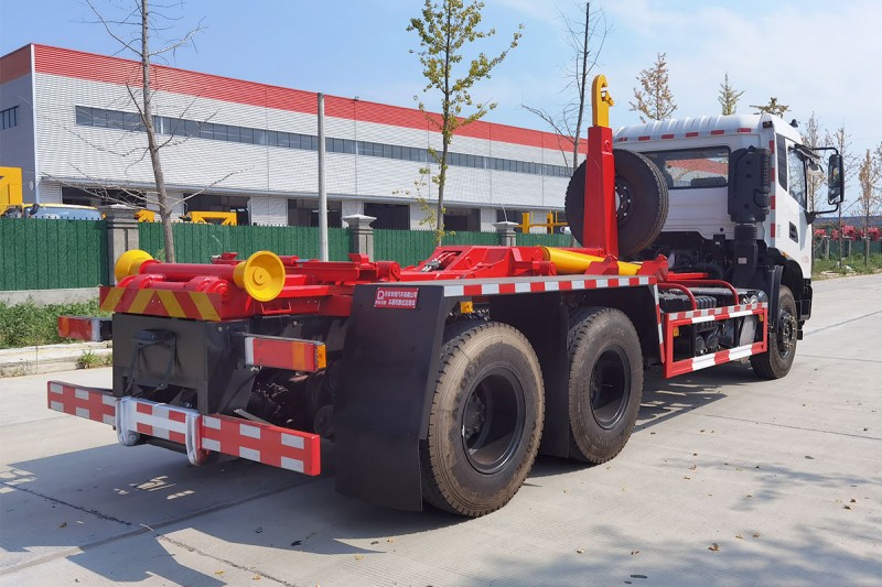 Dongfeng Tianjin Hooked Truck - Rear Double Axle