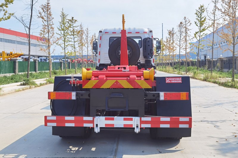 Dongfeng Tianjin Hooked Truck - Rear Double Axle