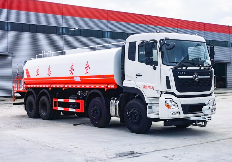 Dongfeng Tianlong sprinkler truck - front four rear eight - round tank 25 square - 30 meters