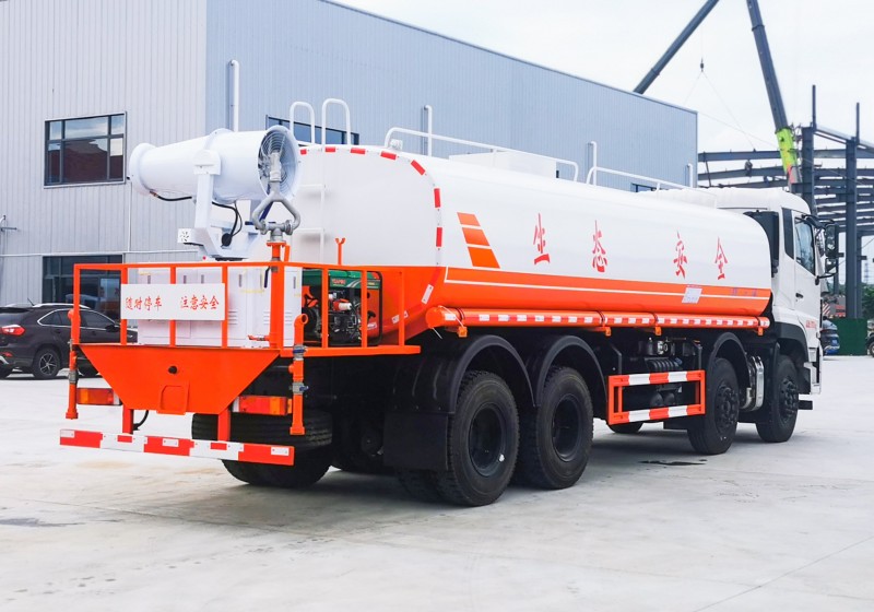 Dongfeng Tianlong sprinkler truck - front four rear eight - round tank 25 square - 30 meters