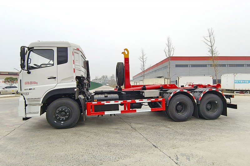 Dongfeng Tianlong Hooked Garbage Truck-Rear Double Axle