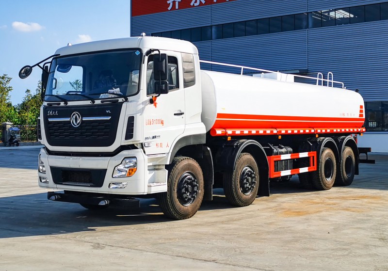 Dongfeng tianlong sprinkler truck-front four rear eight-volume 25 square meters