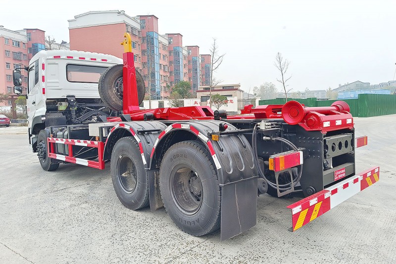 Dongfeng Tianlong Hooked Garbage Truck-Rear Double Axle