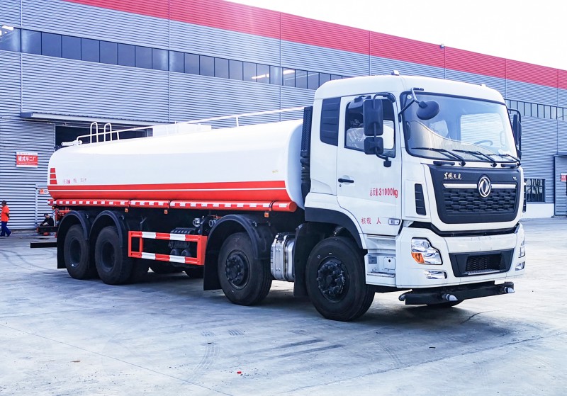 Dongfeng tianlong sprinkler truck-front four rear eight-volume 25 square meters