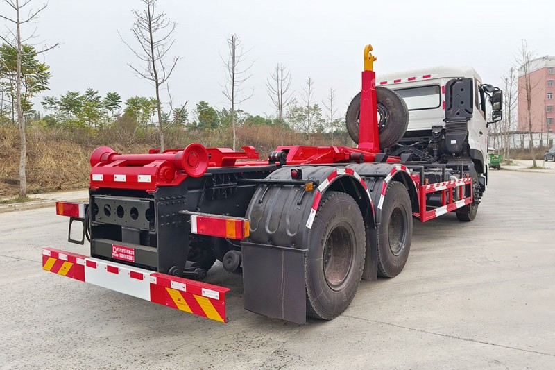 Dongfeng Tianlong Hooked Garbage Truck-Rear Double Axle