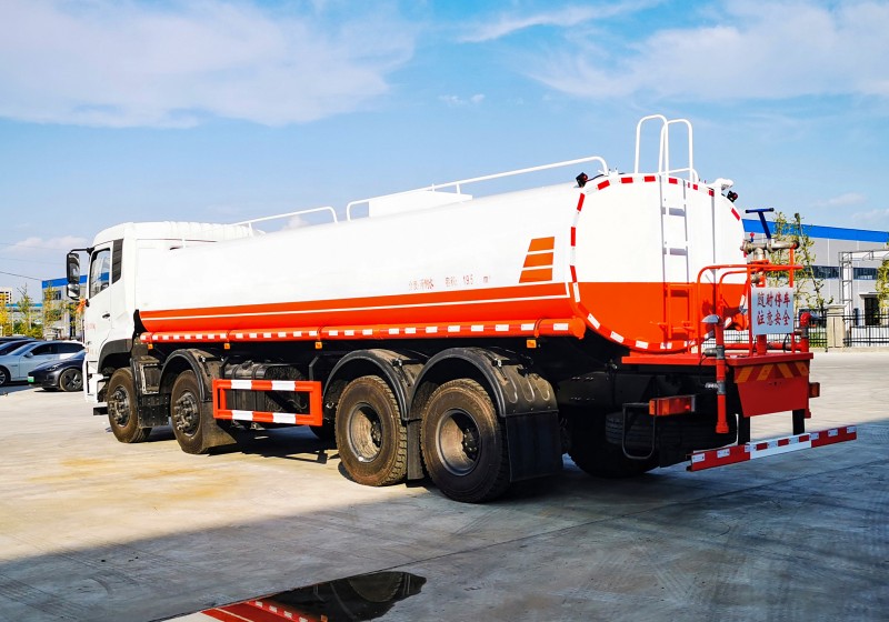 Dongfeng tianlong sprinkler truck-front four rear eight-volume 25 square meters