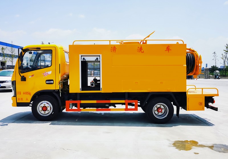 Dongfeng D6 Wash Truck-Wheelbase 3308-Volume 5 square meters