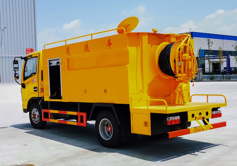 Dongfeng D6 Wash Truck-Wheelbase 3308-Volume 5 square meters