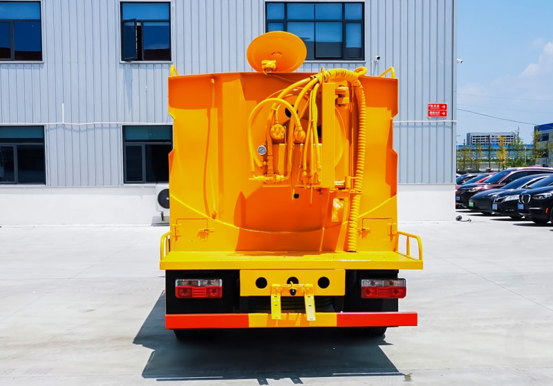 Dongfeng D6 Wash Truck-Wheelbase 3308-Volume 5 square meters