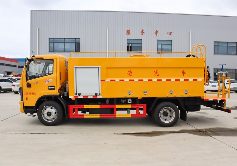 Dongfeng D7 Wash Truck-Wheelbase 3800-Volume 8.5 square meters