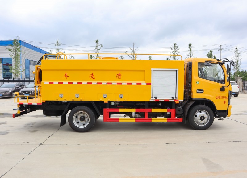 Dongfeng D7 Wash Truck-Wheelbase 3800-Volume 8.5 square meters