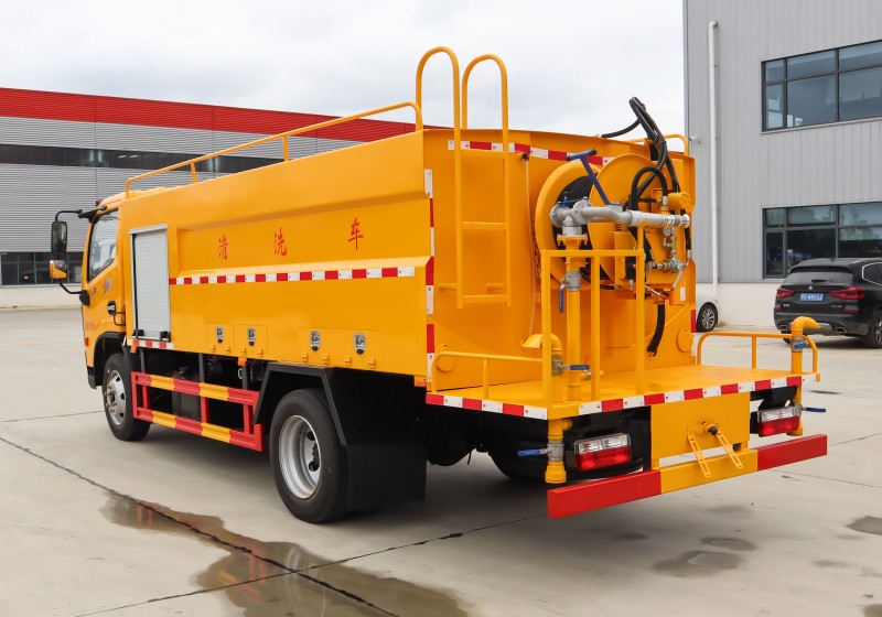 Dongfeng D7 Wash Truck-Wheelbase 3800-Volume 8.5 square meters