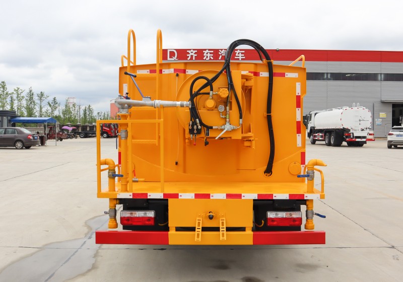 Dongfeng D7 Wash Truck-Wheelbase 3800-Volume 8.5 square meters