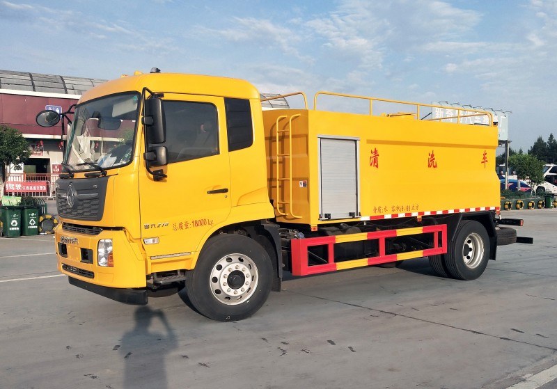 Dongfeng Tianjin Cleaning Truck-Wheelbase 4700-Volume 12 square meters