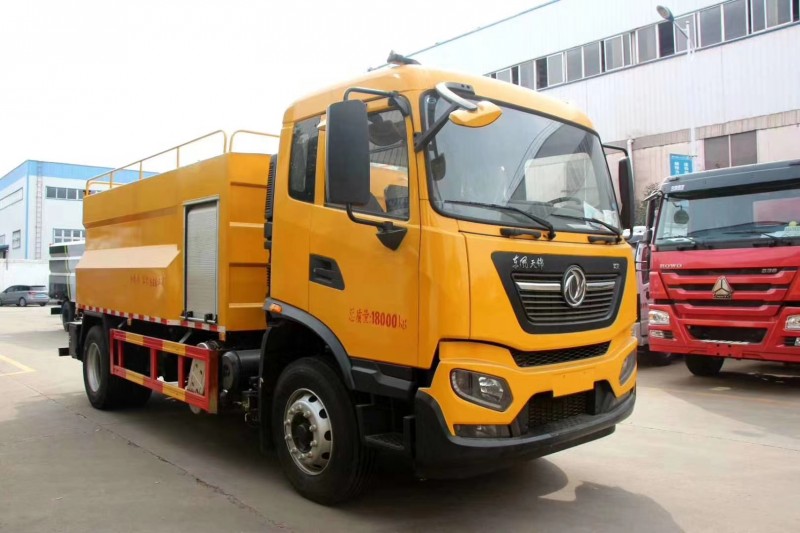 Dongfeng Tianjin Cleaning Truck-Wheelbase 4700-Volume 12 square meters