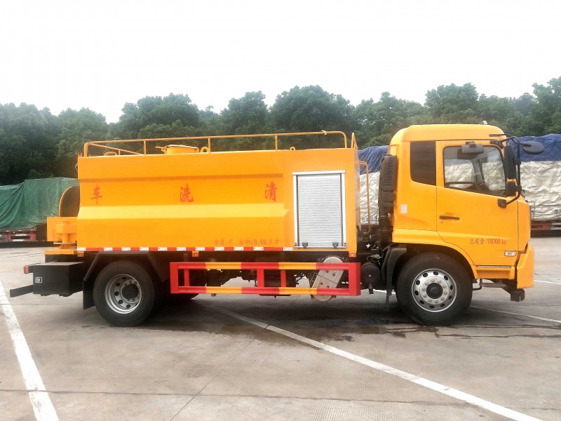 Dongfeng Tianjin Cleaning Truck-Wheelbase 4700-Volume 12 square meters