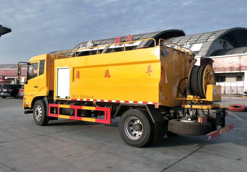 Dongfeng Tianjin Cleaning Truck-Wheelbase 4700-Volume 12 square meters