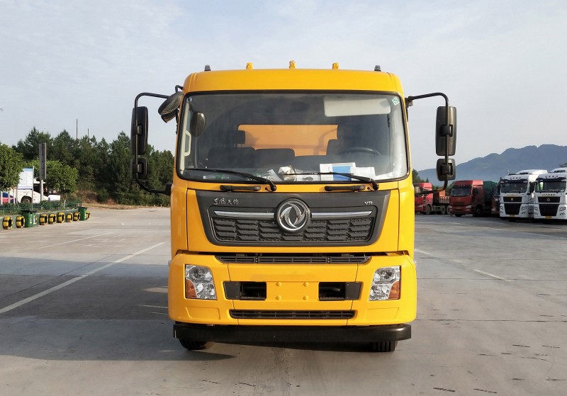 Dongfeng Tianjin Cleaning Truck-Wheelbase 4700-Volume 12 square meters