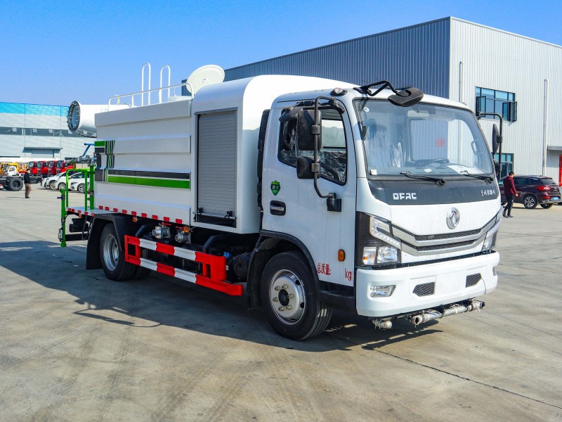 Dongfeng D7 Dust Suppression Vehicle-Square Tank-8 square meters-30 meters