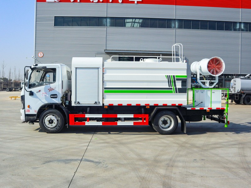 Dongfeng D7 Dust Suppression Vehicle-Square Tank-8 square meters-30 meters