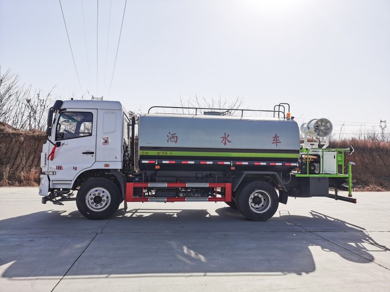 Dongfeng F5 Dust Suppression Vehicle-Wheelbase 3950-Round tank 12 square-30 meters