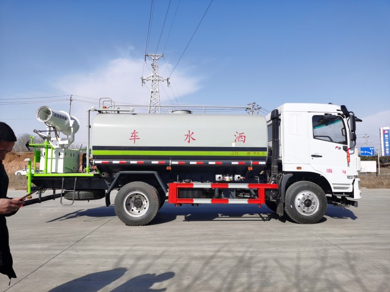 Dongfeng F5 Dust Suppression Vehicle-Wheelbase 3950-Round tank 12 square-30 meters