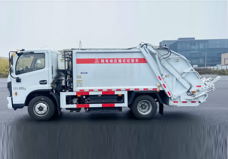 Dongfeng D6 Pure Electric Compressed Garbage Truck - Volume 7 square meters