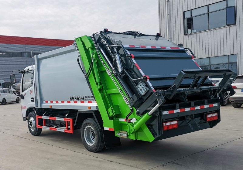 Dongfeng D6 Compressed Garbage Truck-7Pcs