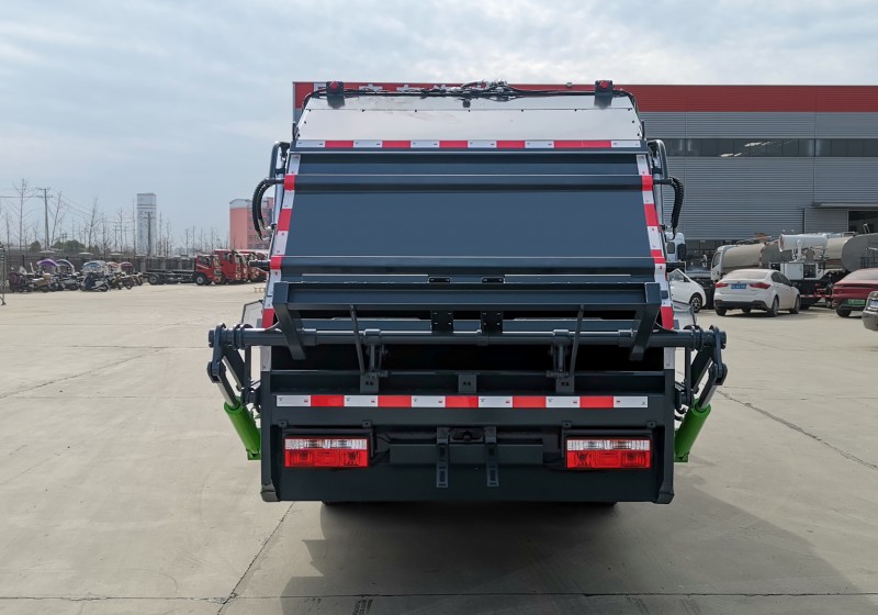 Dongfeng D6 Compressed Garbage Truck-7Pcs