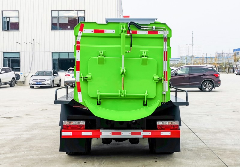 Dongfeng D6 Kitchen Waste Truck-Square Tank-Volume 5 square metres