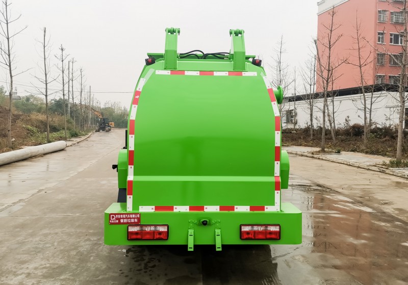 Dongfeng D6 Kitchen Waste Truck - New Square Tank - Volume 5 square metres