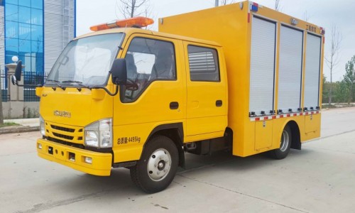 Isuzu double-row recovery truck