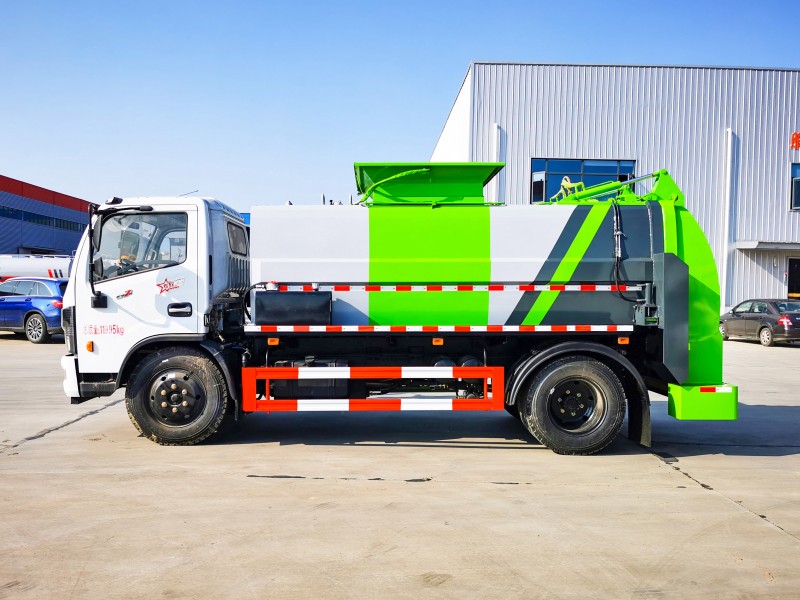 Dongfeng D7 Kitchen Waste Truck-Wheelbase 3800-Square Tank New Model