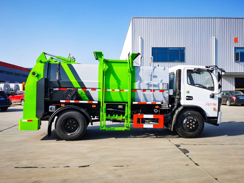 Dongfeng D7 Kitchen Waste Truck-Wheelbase 3800-Square Tank New Model