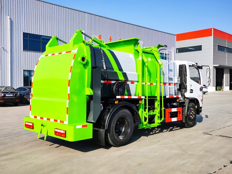 Dongfeng D7 Kitchen Waste Truck-Wheelbase 3800-Square Tank New Model