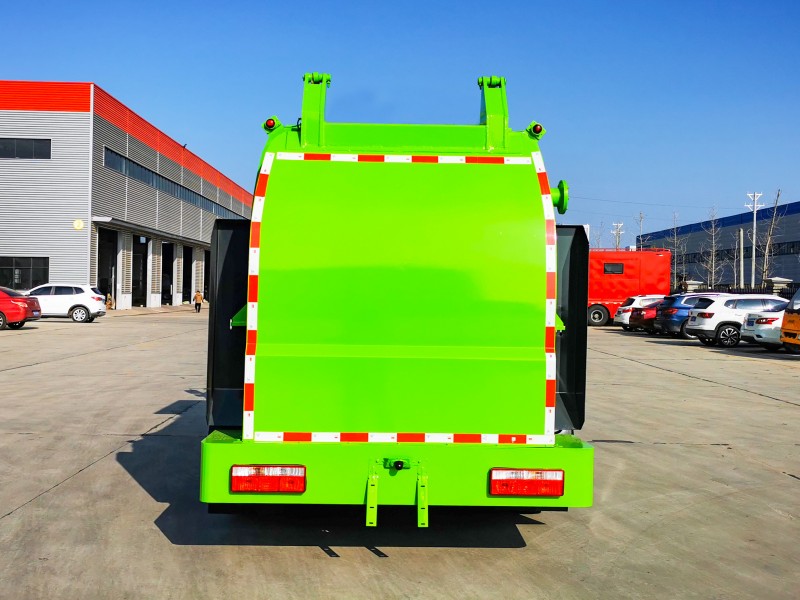 Dongfeng D7 Kitchen Waste Truck-Wheelbase 3800-Square Tank New Model