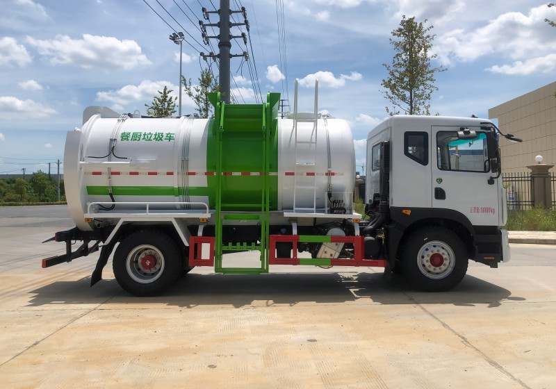 Dongfeng D9 Kitchen Waste Truck - Wheelbase 4500 - Round Tank - Volume 12 square