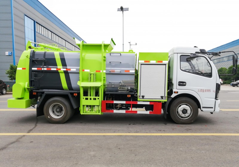 Pure Electric 180 Degree-Dongfeng D7 Kitchen Waste Truck-New Square Tank