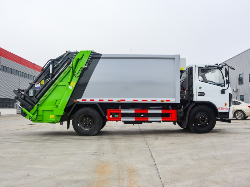 Dongfeng D7 Compressed Garbage Truck-Wheelbase 3800-Volume 9.3 square meters