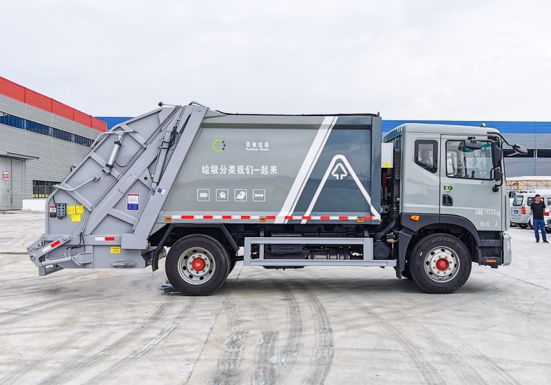 Dongfeng D9 Compressed Garbage Truck-Wheelbase 3950-Volume 12 square meters