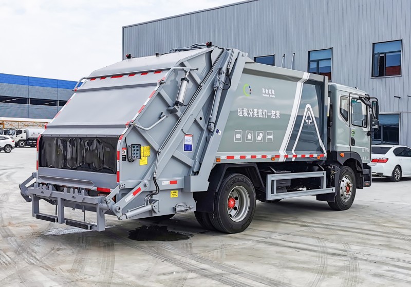 Dongfeng D9 Compressed Garbage Truck-Wheelbase 3950-Volume 12 square meters