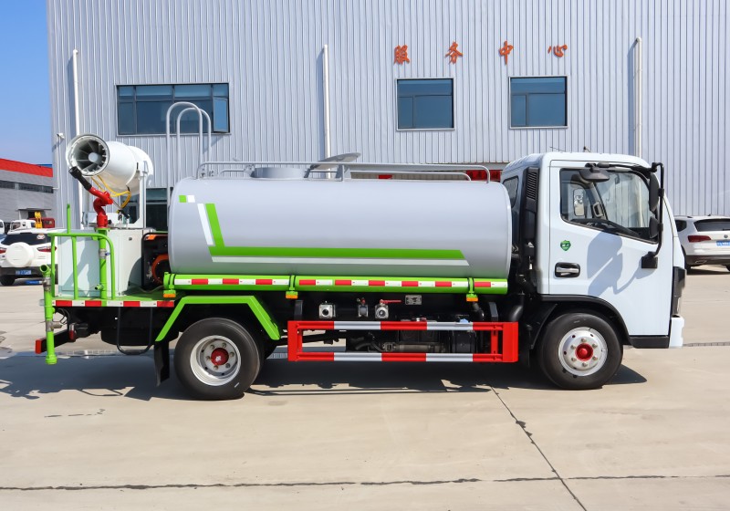 Dongfeng D6 sprinkler truck-wheelbase 3308-5 square mist gun 30 meters