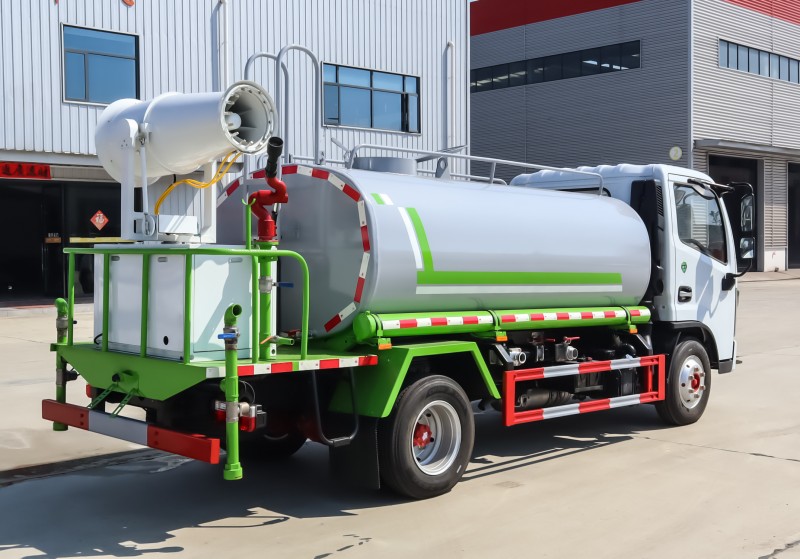 Dongfeng D6 sprinkler truck-wheelbase 3308-5 square mist gun 30 meters