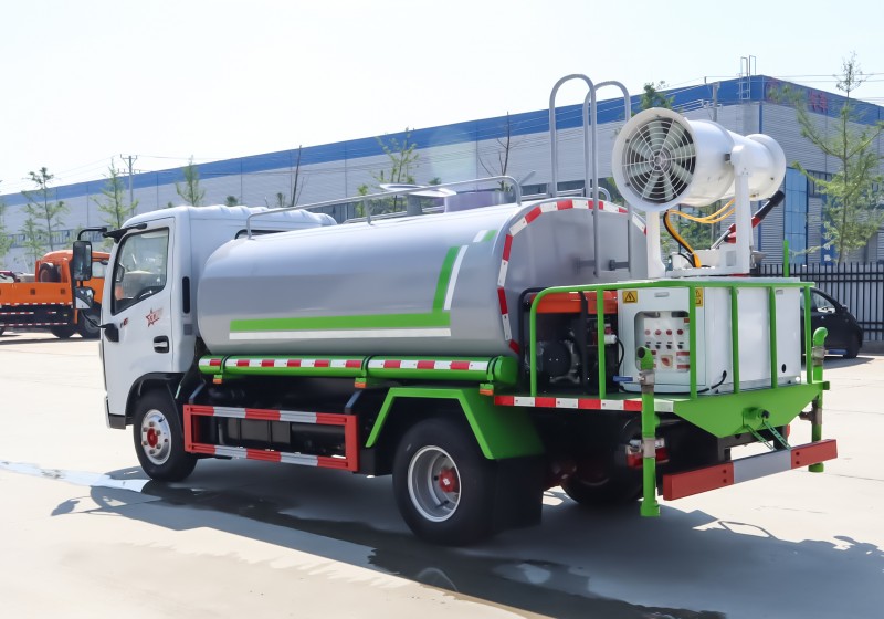 Dongfeng D6 sprinkler truck-wheelbase 3308-5 square mist gun 30 meters